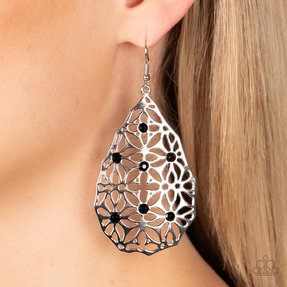 paparazzi Jewelry - Delightfully Daisy - Black Earrings
